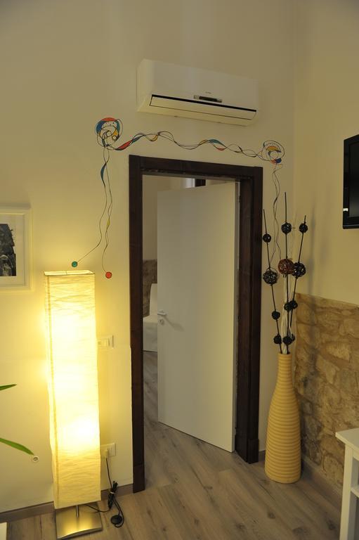 B&B Al Teatro คอมิโซ ภายนอก รูปภาพ